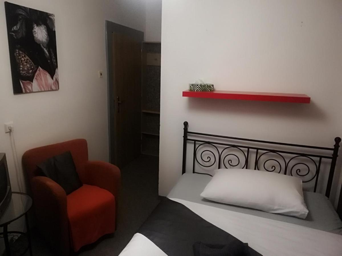 Orbis Hotel Praag Buitenkant foto